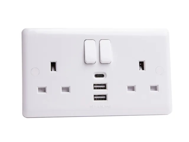 DETA Switched Socket 2-Gang + 3 USB Ports 13A - DETVC1299